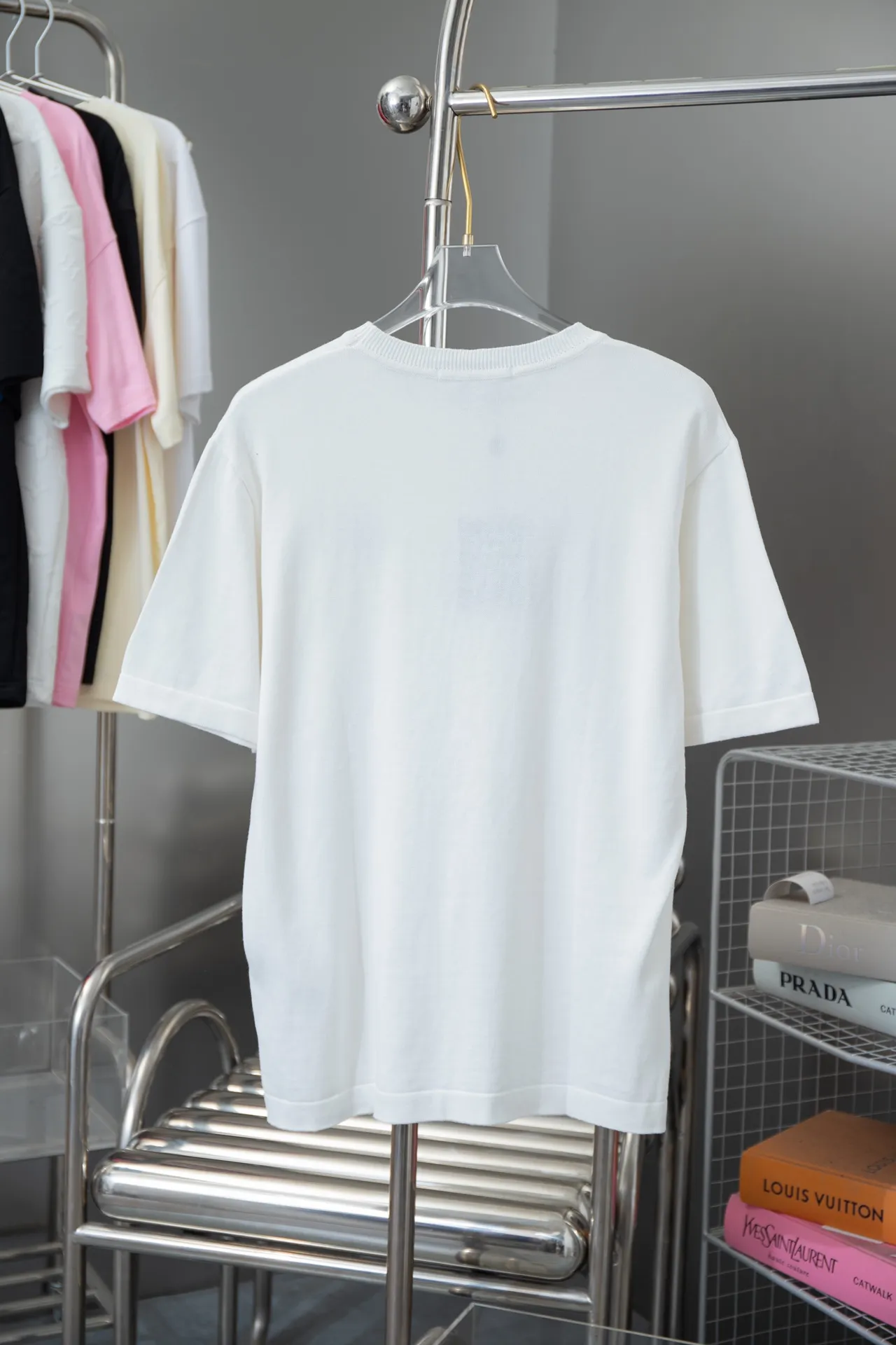 🅿️200 High Quality Lv 2025 Spring and Summer Pin🧷Short Sleeve Knitted Same as Official Website Customized Sweater Neck➕Front Chest Pin🧷Design High Density Imported Embroidery Custom Dyed Wool Yarn S M L XL